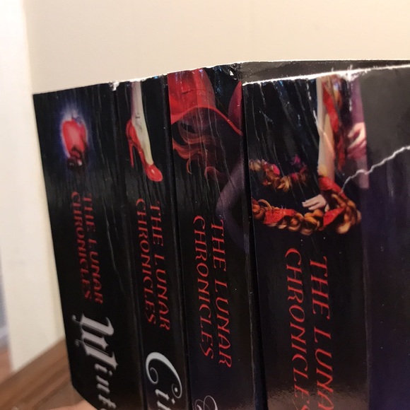 The Lunar Chronicles Paperback Set by Marissa Meyer - Picture 4 of 4